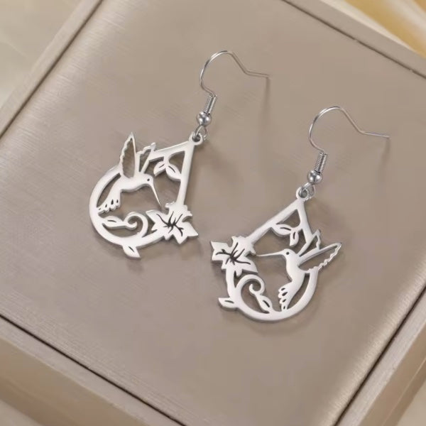 Boucles d’Oreilles Antillaises Pendantes – Colibri des Îles