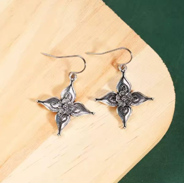 Boucles d’oreilles Hawaï – Fleurs géométriques au charme insulaire