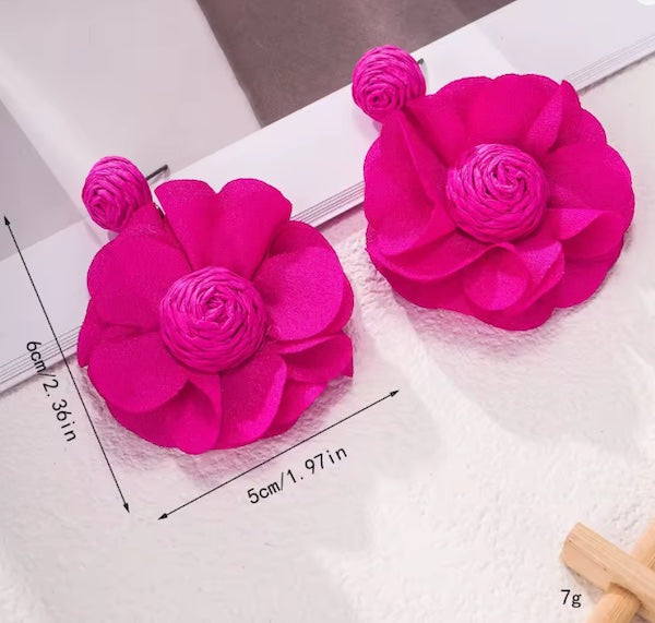 Boucles d’Oreilles Fleur en Raphia – Élégance Naturelle - Fait Main