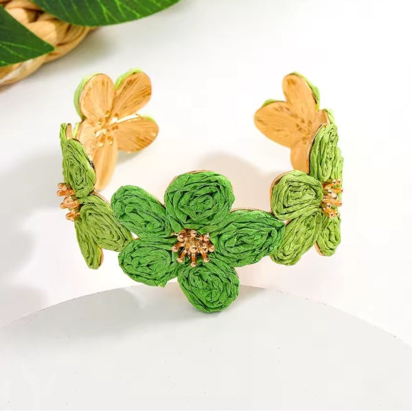 Bracelet Fleur en Raphia – Élégance Naturelle - Artisanat de Martinique