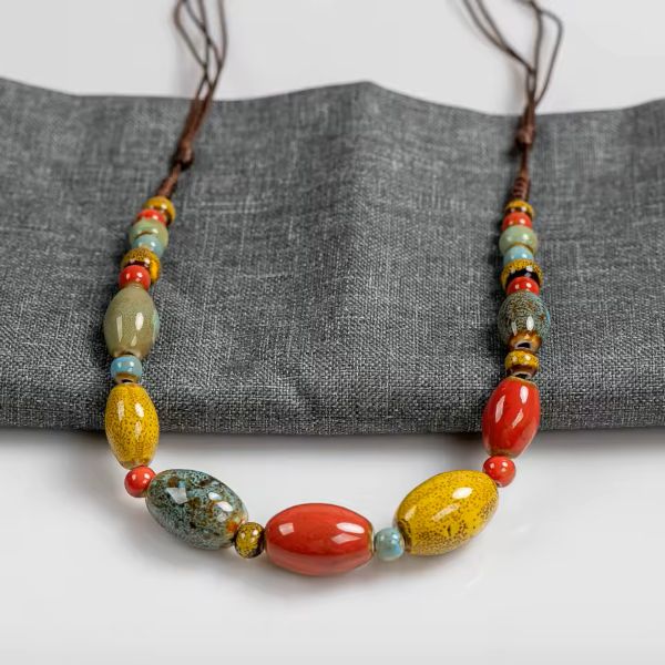 Colliers Pendentifs en perles Céramique – Élégance Artisanale de Martinique