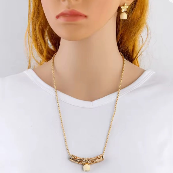 Ensemble de Bijoux Hawaïen – Collier et Boucles d’Oreilles avec Pendentif Fleur de Jasmin
