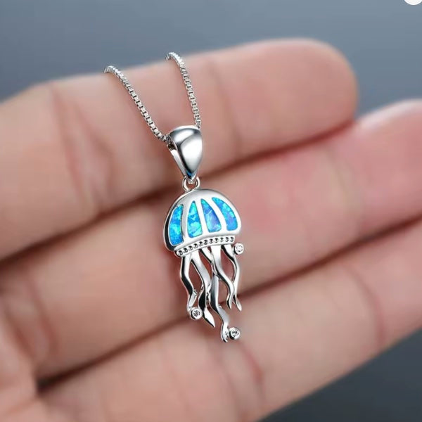 Collier Pendentif Méduse de Mer – Élégance Océanique