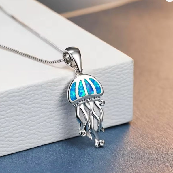 Collier Pendentif Méduse de Mer – Élégance Océanique