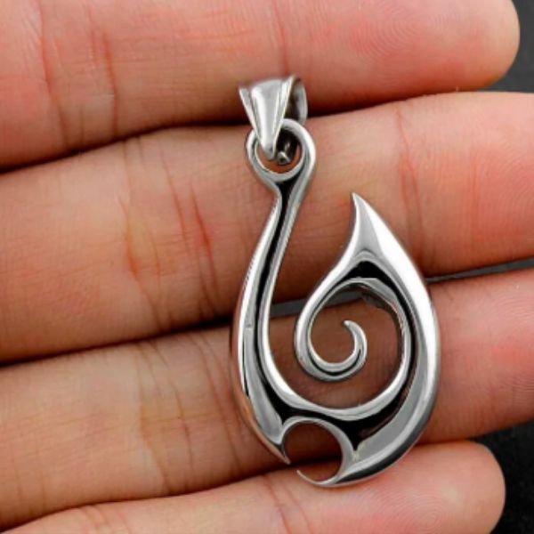 Collier Pendentif Femmes Hei Matau Maori - Collier de protection - Polynésie / Nouvelle Zélande