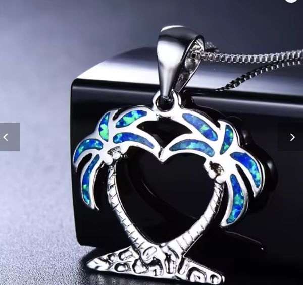 Collier Pendentif Palmier et Cœur Creux – Bijou Féminin Élégant