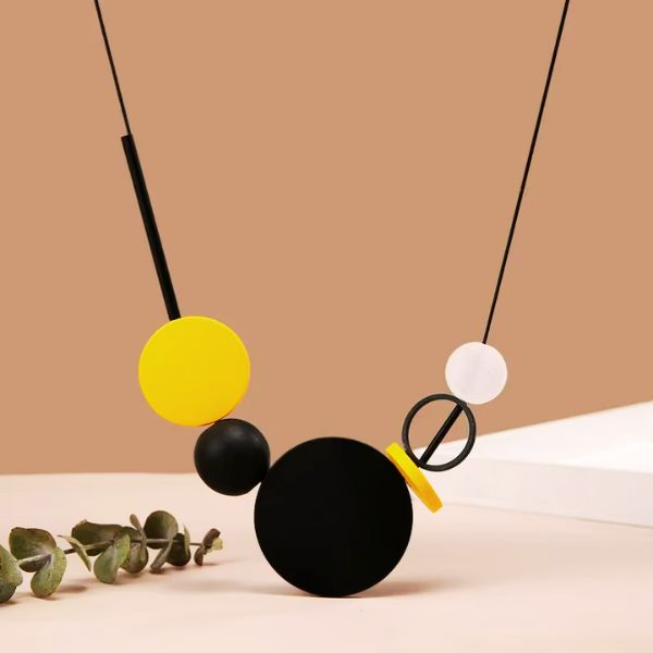 Collier Pendentif Tranche Ronde en bois noir naturel - Création Artisanale par Creatiz, Martinique