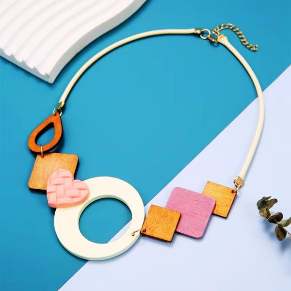 Collier Pendentif en bois noir naturel - Création Artisanale par Creatiz, Martinique