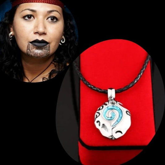 Découverte du Collier Maori Koru : Symbole de Renouveau et de Croissance