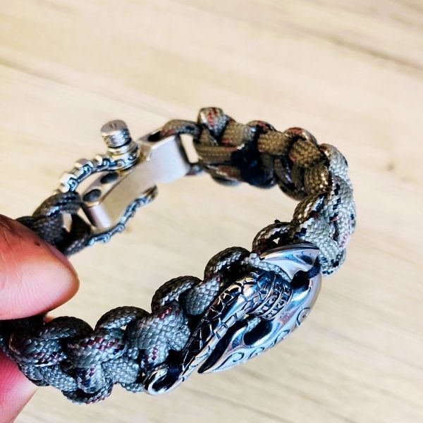 Bracelet Hei Matau Maori Beige – Bracelet Protecteur Inspiré de la Culture et de l’Artisanat Océanien