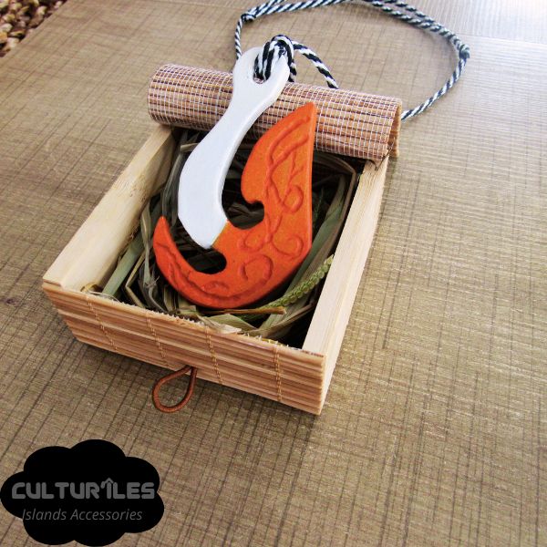 Collier Pendentif Maori Hei Matau - Nouvelle Zélande / Polynésie