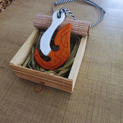 Collier Pendentif Hommes ou Femmes , Maori OTEAROA Hei Matau Makau - Nouvelle Zélande / Polynésie