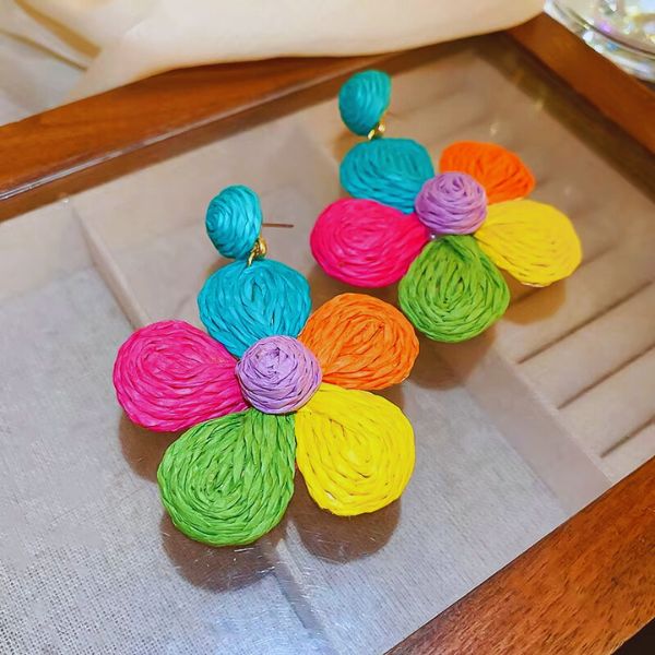 Boucles d'oreilles Colorées fait main en raphia par une créatrice de la Guadeloupe -  Valérie Vestal