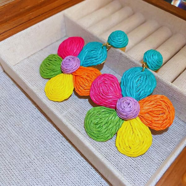 Boucles d'oreilles Colorées fait main en raphia par une créatrice de la Guadeloupe -  Valérie Vestal