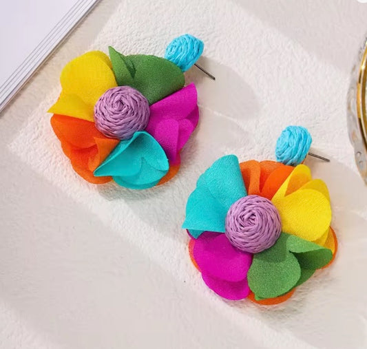 Boucles d’Oreilles Fleur en Raphia – Élégance Naturelle -  Fait Main