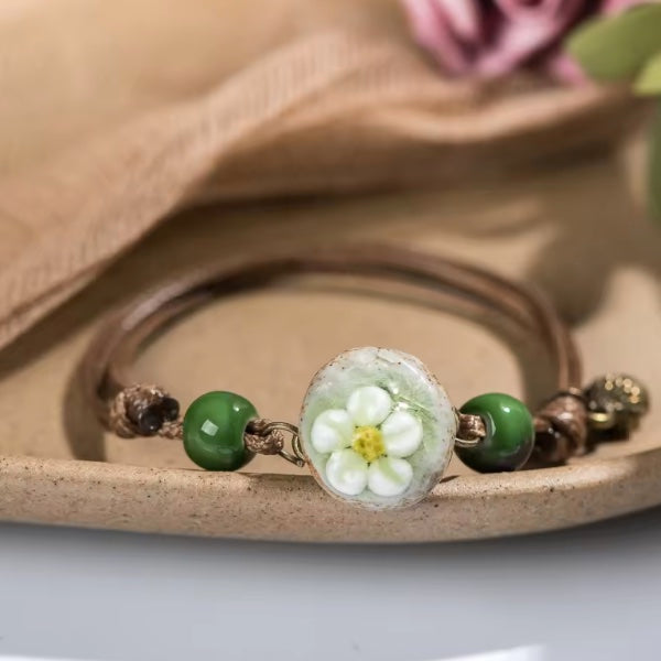 Bracelet Tissé à la Main – Perles en Céramique et Charme Moderne