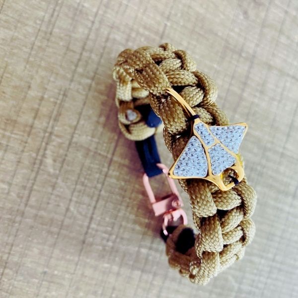Bracelet Femme avec Pendentif Raie Manta – Élégance et Symbolique Océanique