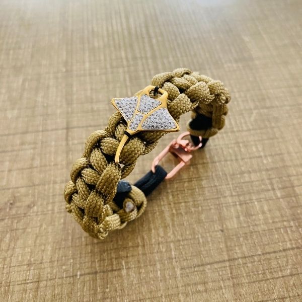 Bracelet Femme avec Pendentif Raie Manta – Élégance et Symbolique Océanique
