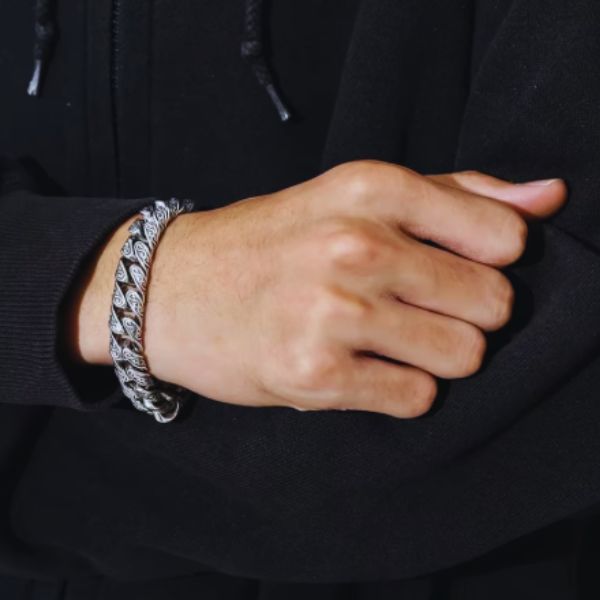 Bracelet Maori Homme en Acier Inoxydable – Élégance et Symbole Tribal