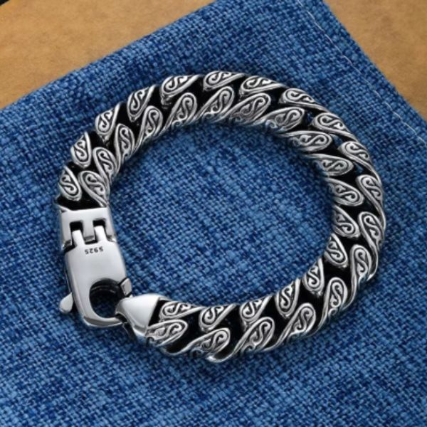 Bracelet Maori Homme en Acier Inoxydable – Élégance et Symbole Tribal