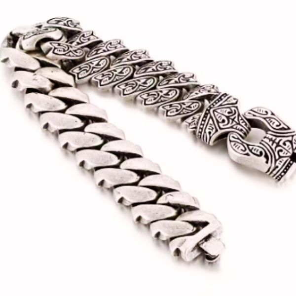 Bracelet Maori Homme en Acier Inoxydable – Force et Héritage Tribal