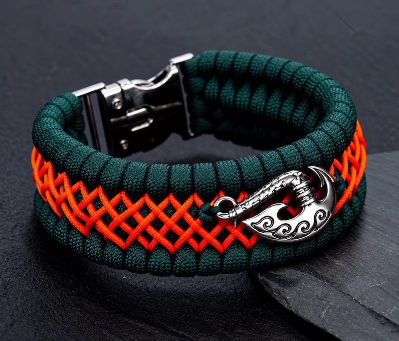 Bracelet Hei Matau Maori Orange et Vert – Bracelet Protecteur Inspiré de la Culture et de l’Artisanat Océanien