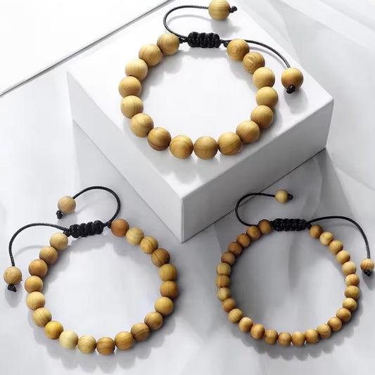 Bracelets en perles en bois de santal de Madagascar