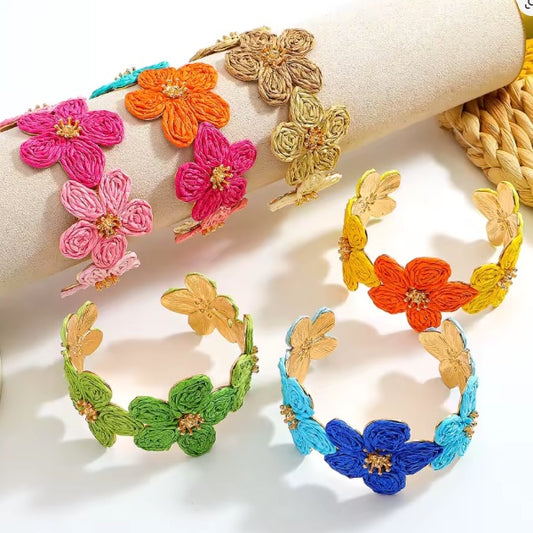 Bracelet Fleur en Raphia – Élégance Naturelle - Artisanat de Martinique