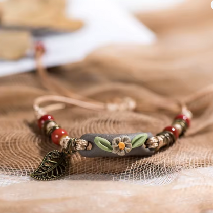 Bracelet en Perles de Céramique – L’Alliance du Folklore et du Style Contemporain