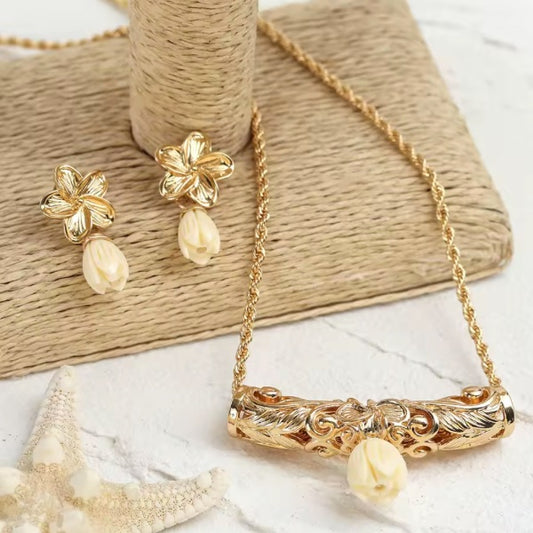 Ensemble de Bijoux Hawaïen – Collier et  Boucles d’Oreilles avec Pendentif Fleur de Jasmin