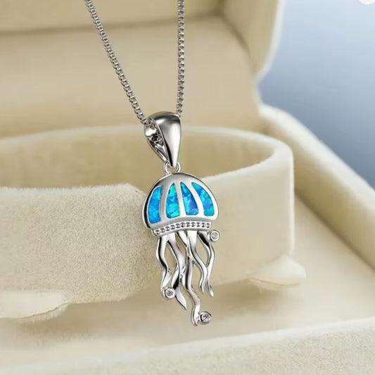 Collier Pendentif Méduse de Mer – Élégance Océanique