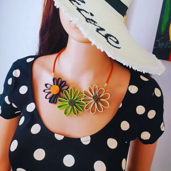 Collier en cuir : Le collier fleur de soleil qui vous sublimera par Creatiz Martinique