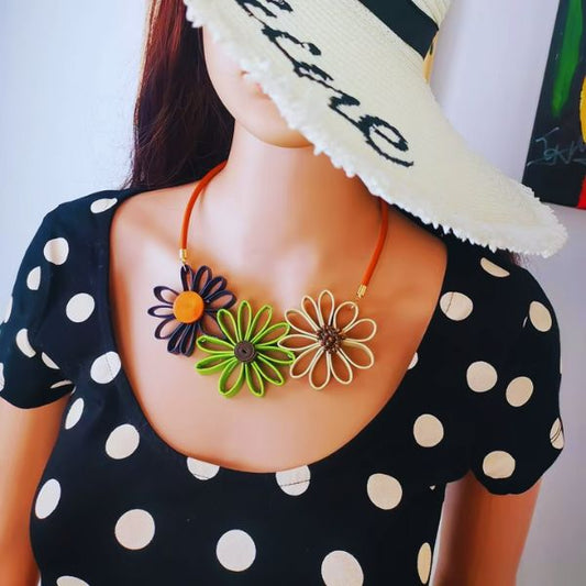 Collier en cuir : Le collier fleur de soleil qui vous sublimera par Creatiz Martinique