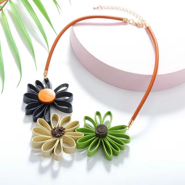 Collier en cuir : Le collier fleur de soleil qui vous sublimera par Creatiz Martinique
