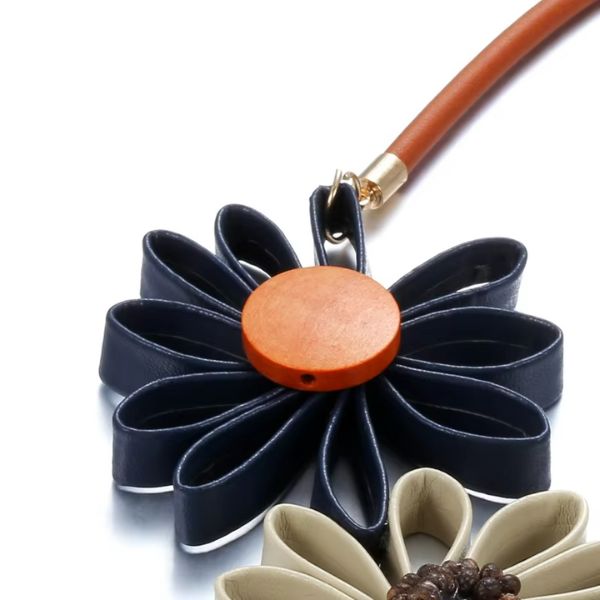 Collier en cuir : Le collier fleur de soleil qui vous sublimera par Creatiz Martinique