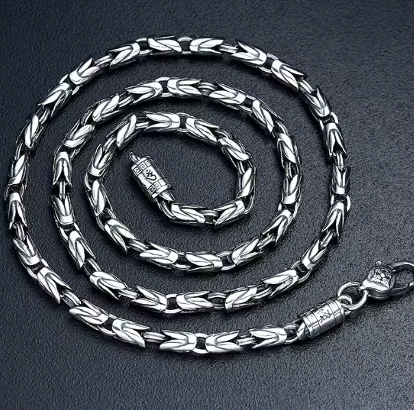 Chaîne Maori Mixte – Élégance Géométrique et Esprit Culturel