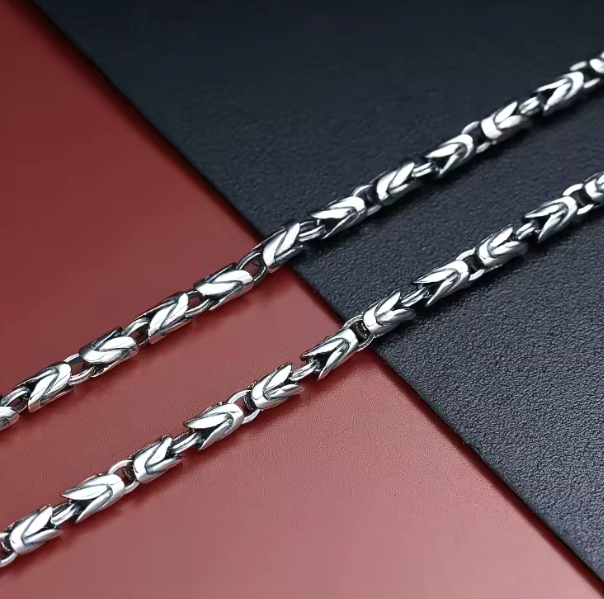 Chaîne Maori Mixte – Élégance Géométrique et Esprit Culturel