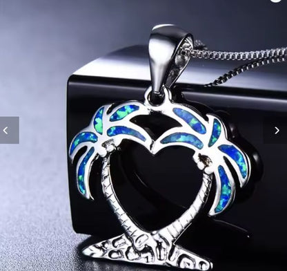 Collier Pendentif Palmier et Cœur Creux – Bijou Féminin Élégant