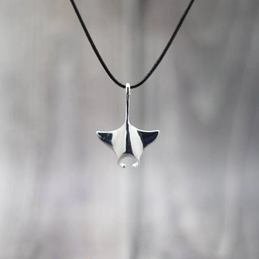 Collier Pendentif Raie Manta – Élégance et puissance marine