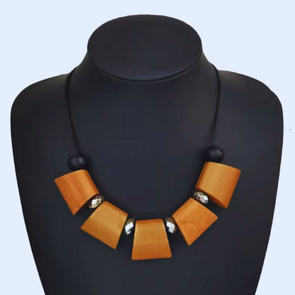 Collier Pendentif en bois noir naturel - Création Artisanale par Creatiz, Martinique