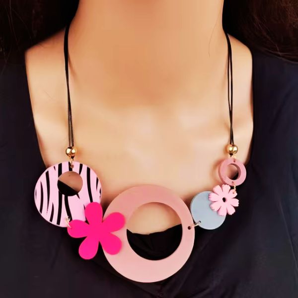 Collier Pendentif en bois noir naturel - Création Artisanale par Creatiz, Martinique