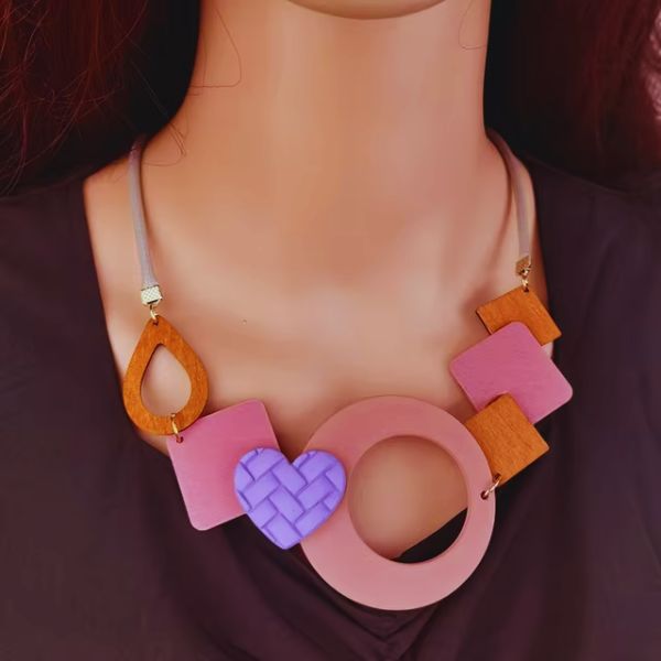 Collier Pendentif en bois noir naturel - Création Artisanale par Creatiz, Martinique