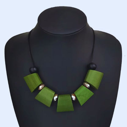Collier Pendentif en bois noir naturel - Création Artisanale par Creatiz, Martinique