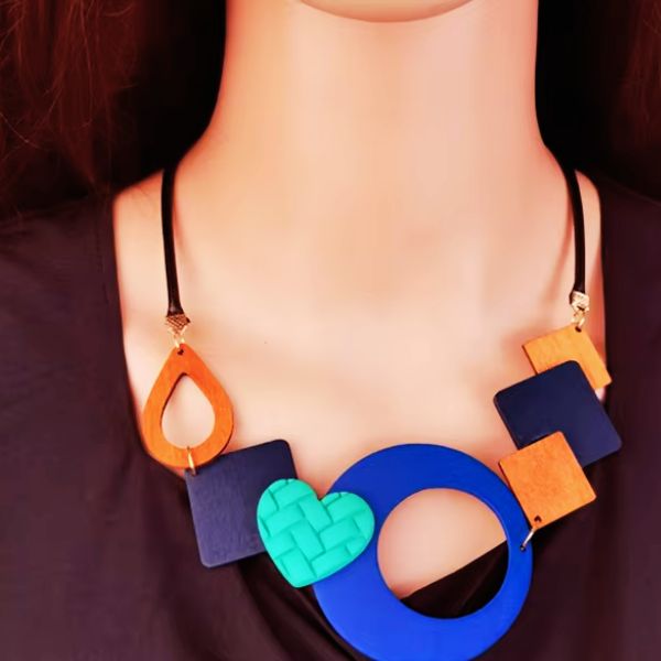 Collier Pendentif en bois noir naturel - Création Artisanale par Creatiz, Martinique