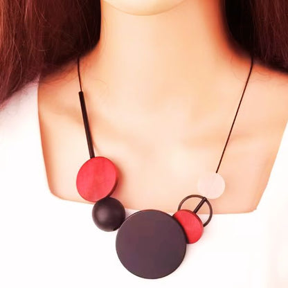 Collier Pendentif Tranche Ronde en bois noir naturel - Création Artisanale par Creatiz, Martinique