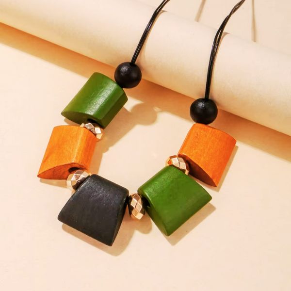 Collier Pendentif en bois noir naturel - Création Artisanale par Creatiz, Martinique