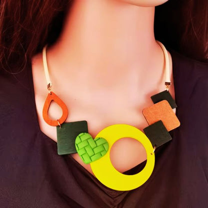 Collier Pendentif en bois noir naturel - Création Artisanale par Creatiz, Martinique