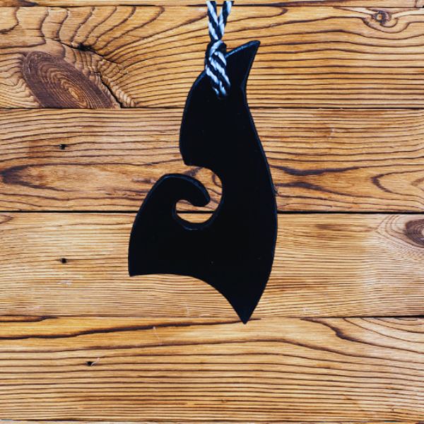 Collier Pendentif Hei Matau Maori - Collier de protection - Polynésie / Nouvelle Zélande
