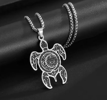 Collier Pendentif Tortue – Esprit Océanique & Symbolique Ancestrale